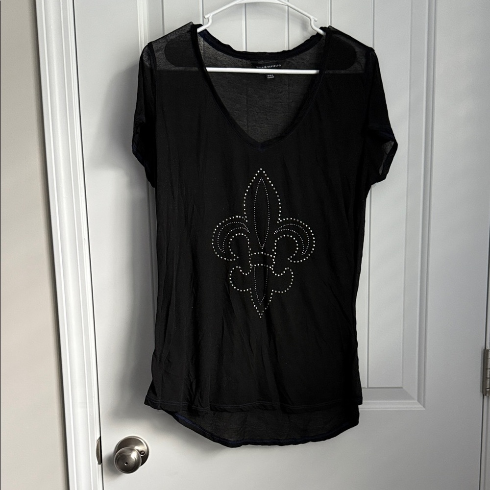 Fleur de lis ⚜️ Black V-Neck Tee
